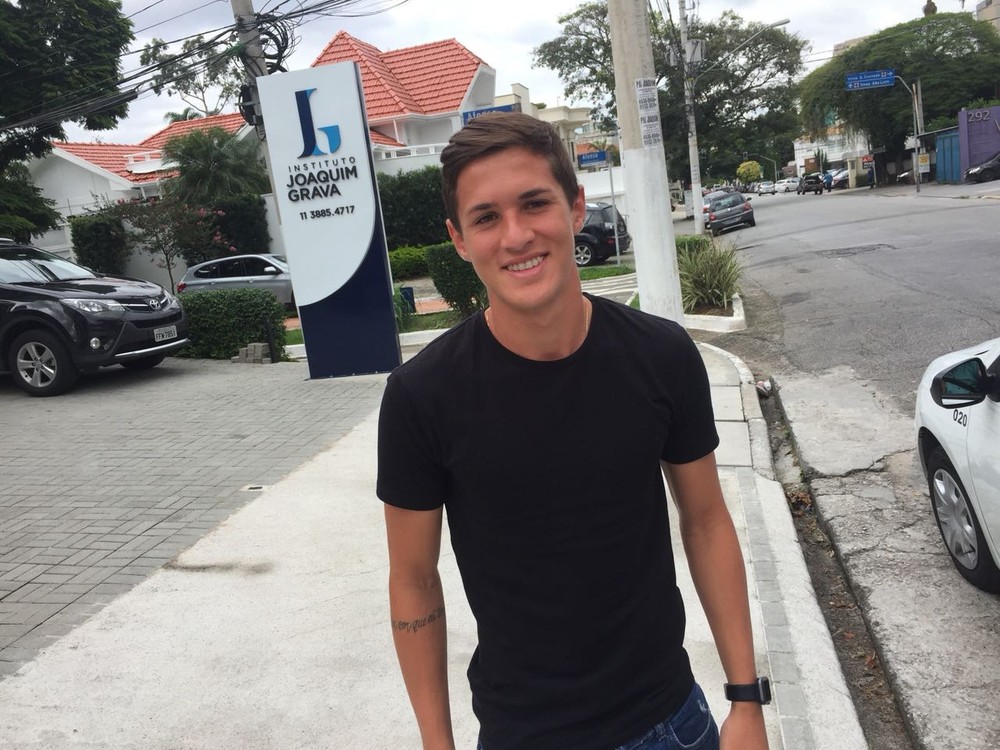 Corinthians espera documentação para apresentar o meia Mateus Vital