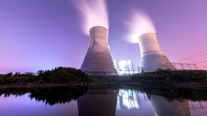 As usinas nucleares usam a fissão atômica para produzir energia (Foto: Getty Images via BBC News)