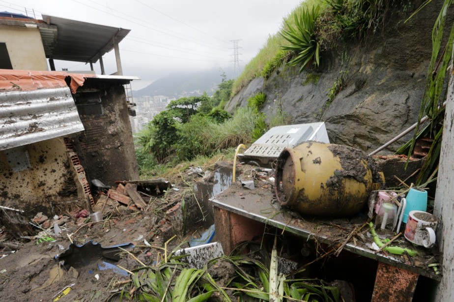 Casa onde Ayla Rodrigues, de 2 anos,  morreu após ser soterrada na comunidade Chacará do Céu, na Tijuca