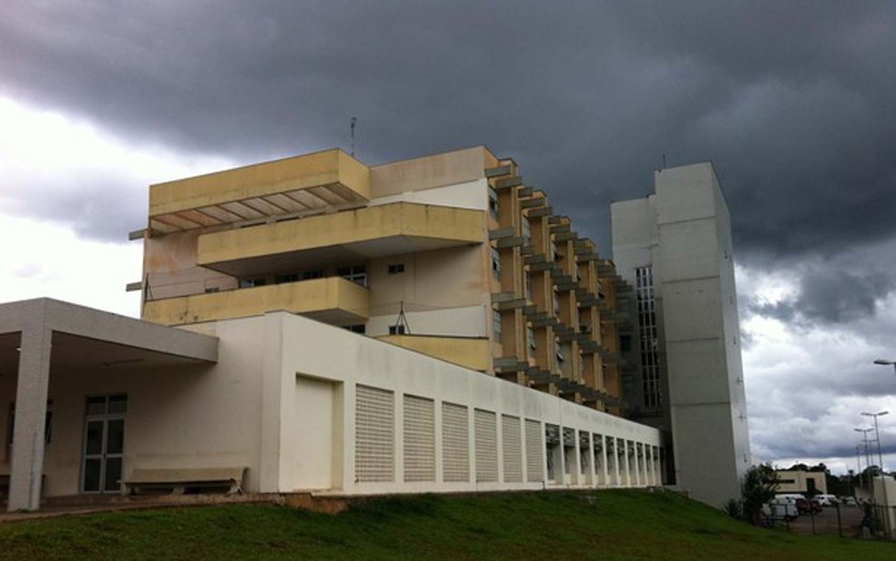 Fachada do Hospital do ParanoÃ¡, no DF, onde corpos de bebÃªs foram trocados (Foto: Lucas Nanini/G1)