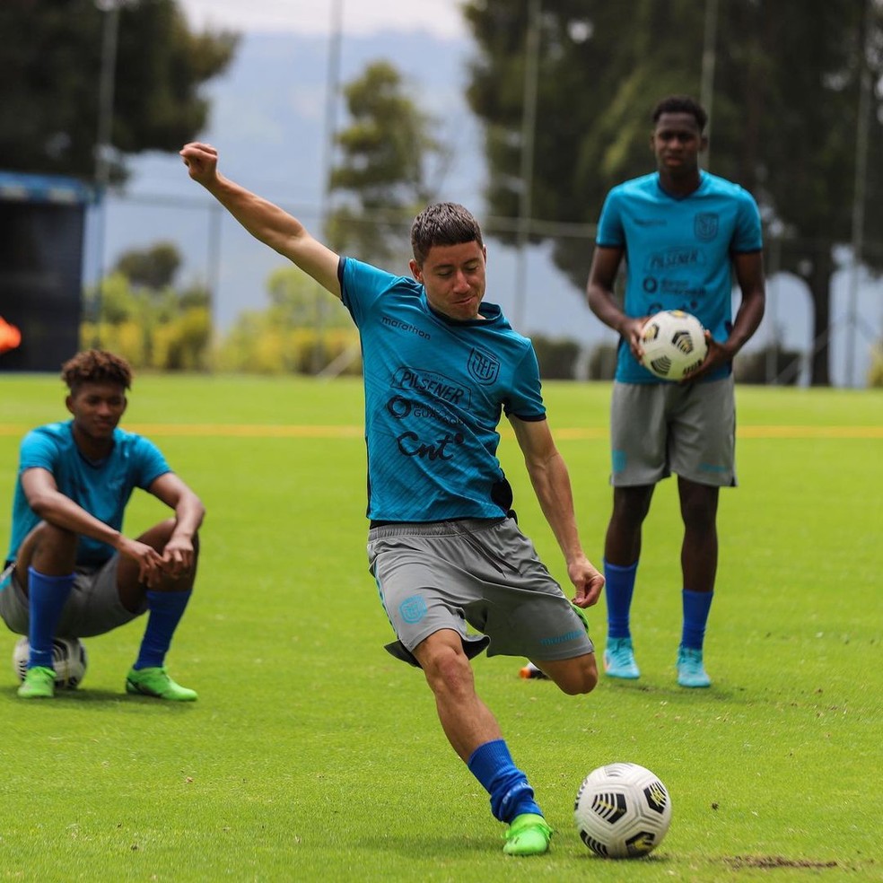 Juan Macías, reforço do São Paulo, em treino da LDU — Foto: Reprodução Instagram