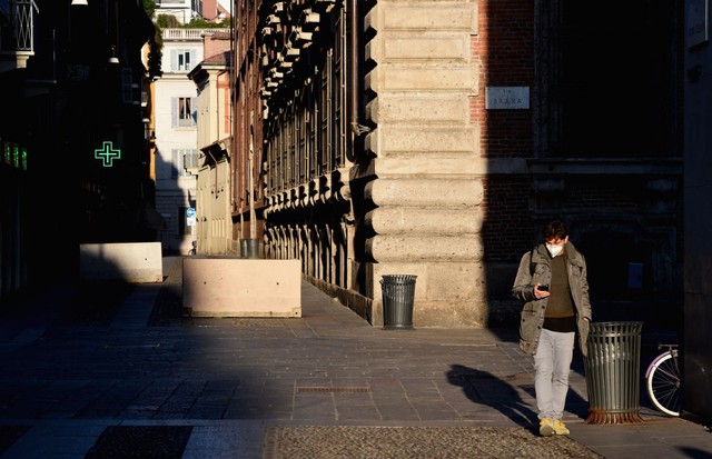 MILAN, ITALY - MARCH 18:  A general view of Via Brera during the coronavirus outbreak on March 18, 2020 in Milan, Italy. Italian Government continues to enforce the nationwide lockdown as measures to control the coronavirus spread. (Photo by Pier Marco Ta (Foto: Anadolu Agency via Getty Images)