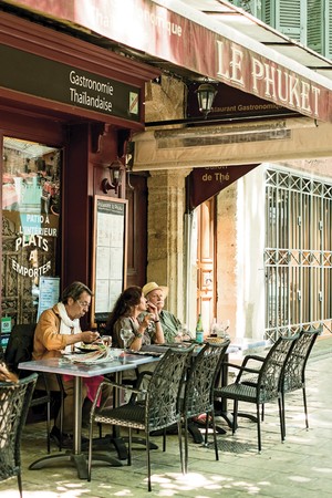 Uzes; relates to feature on a hidden town in the South of France, laid back town, arty, cafe culture in Uzes,  (Foto: James Bedford)