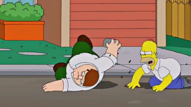 Homer e Peter Griffin se digladiam no episódio especial (Foto: Divulgação)