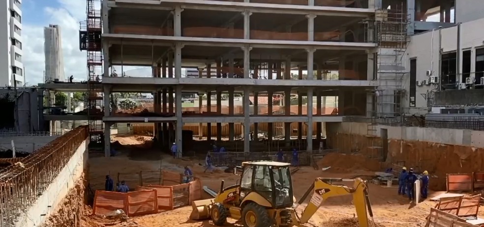 Obra de construção de prédio em Natal — Foto: Inter TV Cabugi/Reprodução