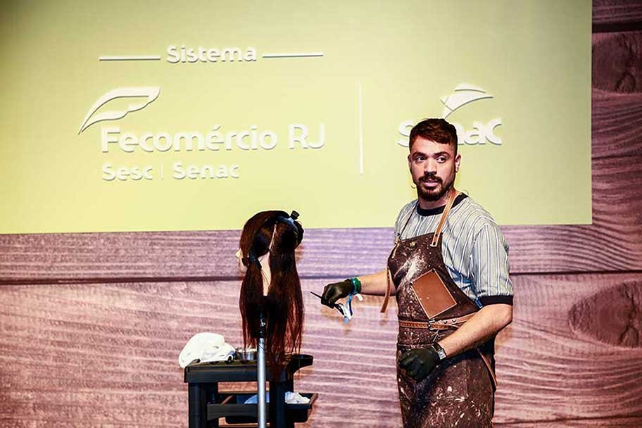 Patrocinadora do evento, a Fecomercio preparou um lounge de beleza express com manicure e cabeleireiro de palestras com programação extra