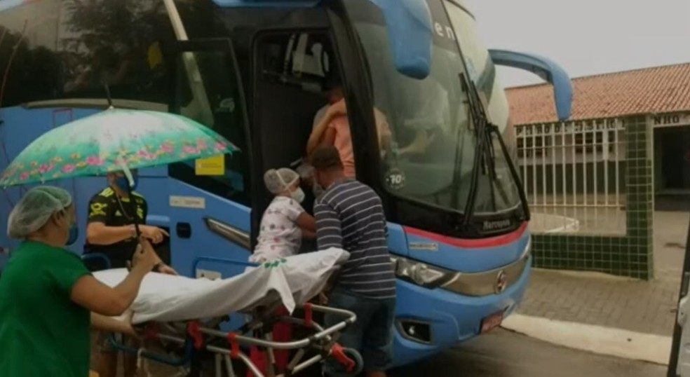 Motorista desviou rota de viagem para levar mulher até hospital após crianças nascerem — Foto: Reprodução