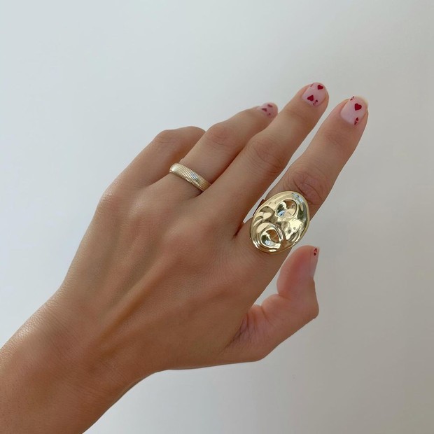 Você vai querer este anel perfeito para as amantes de maquiagem e nail arts (Foto: Divulgação)