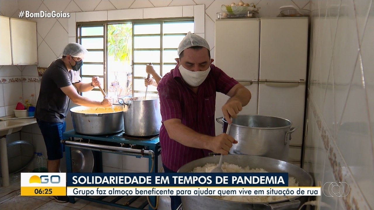 Voluntários intensificam trabalho de ajuda durante a pandemia em Goiânia