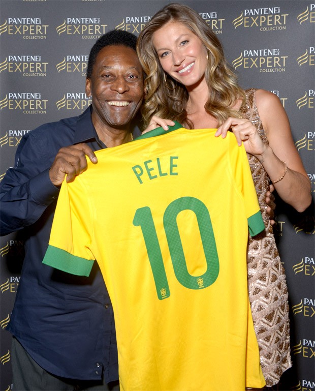 Pelé e Gisele Bündchen reunidos em clique durante evento em São Paulo (Foto: Divulgação)