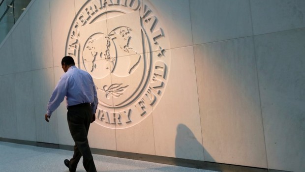 Logotipo del Fondo Monetario Internacional (FMI) en su sede en Washington, DC (Foto: Yuri Gribas / Reuters)