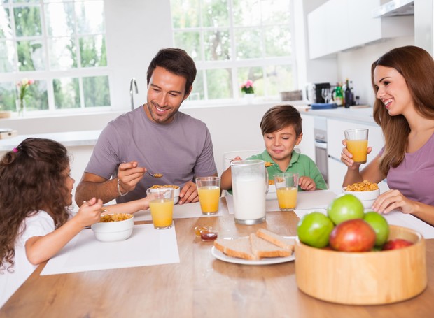 Café da manhã: pular a primeira refeição traz problemas na escola - Revista  Crescer | Alimentação