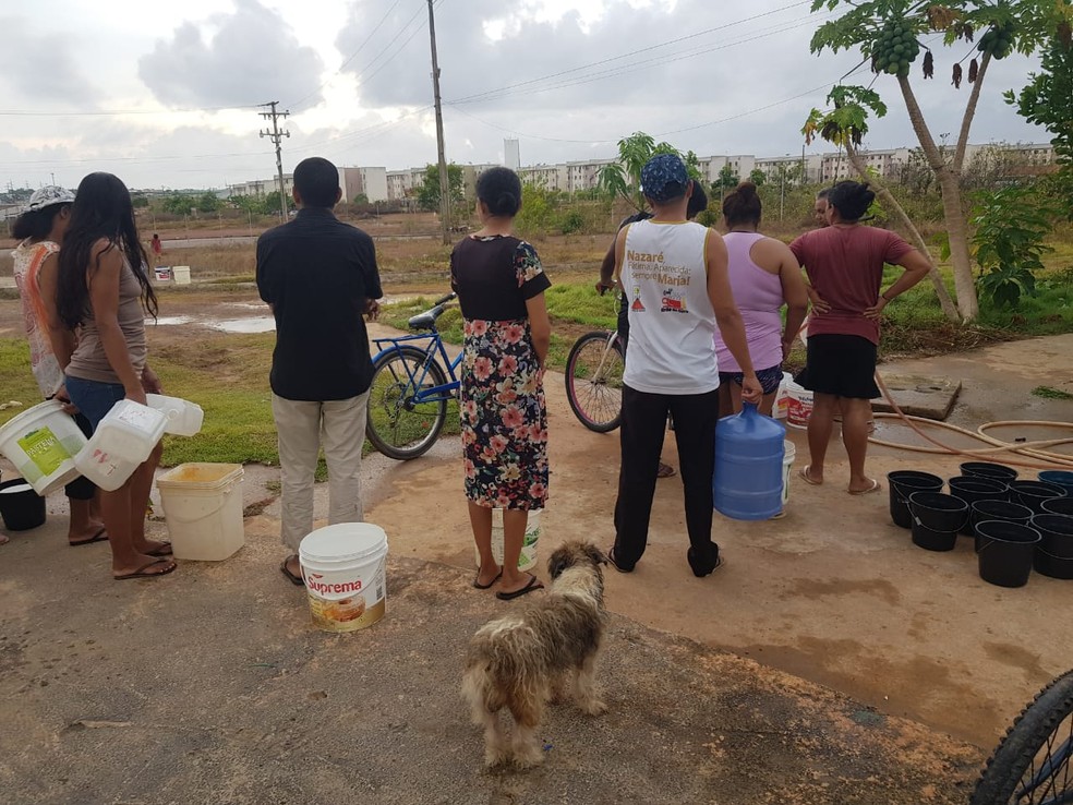 Terceiro dia de apagão no AP tem filas em postos de gasolina e procura por água potável — Foto: Jorge Júnior/Rede Amazônica