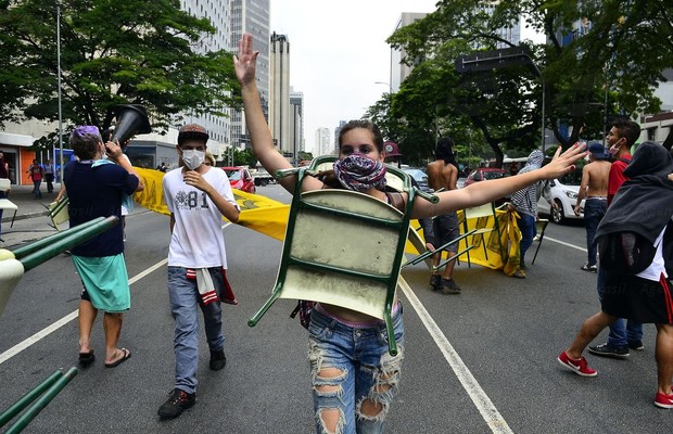 Estudantes protestam em São Paulo contra plano de reorganização escolar do governo (Foto: Rovena Rosa/Agência Brasil)