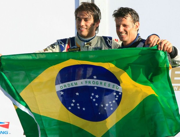 Felipe Nasr e Oswaldo Negri no pódio das 24 Horas de Daytona (Foto: Divulgação)