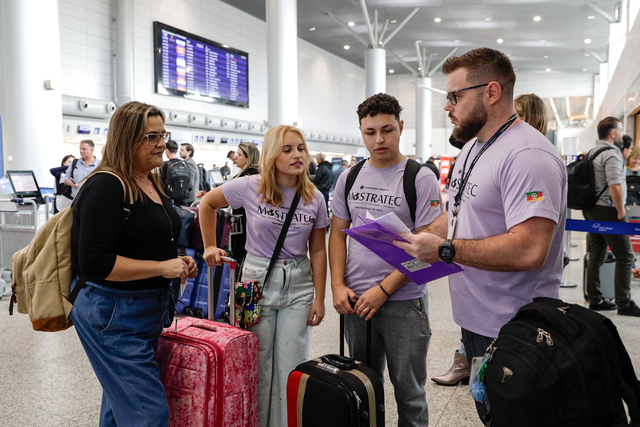 Estudantes de escola municipal de Porto Alegre vão representar o Brasil em missão na Europa