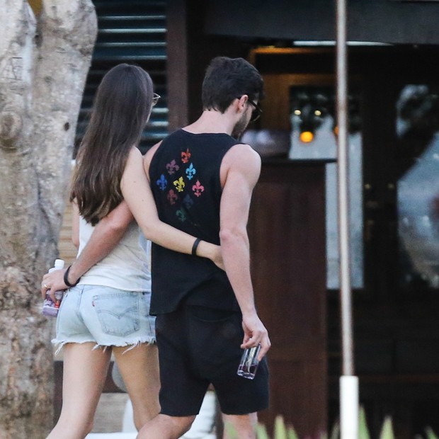 Klebber Toledo e Camila Queiroz curtem primeiro dia de casados (Foto: Brazil News / Manuela Scarpa e Iwi Onodera) Klebber Toledo e Camila Queiroz curtem primeiro dia de casados (Foto: Brazil News / Manuela Scarpa e Iwi Onodera)