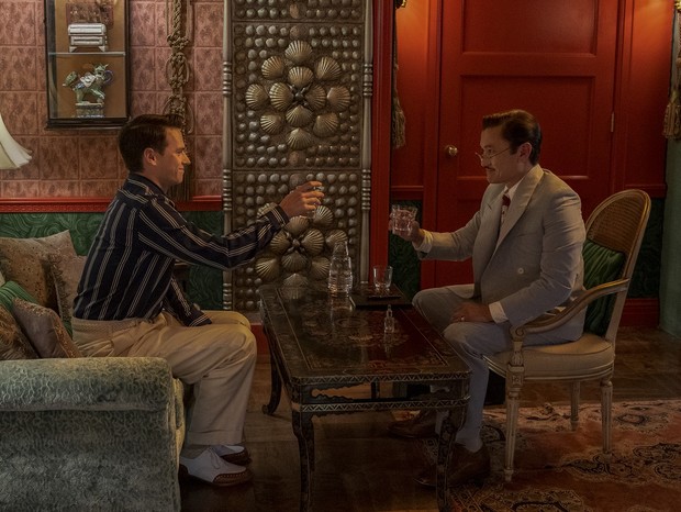 RATCHED (L to R) BRANDON FLYNN as HENRY OSGOOD and JON JON BRIONES as DR. RICHARD HANOVER in episode 103 of RATCHED Cr. SAEED ADYANI/NETFLIX  (Foto: SAEED ADYANI/NETFLIX)