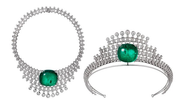 One 140.21-carat square-shaped cabochon-cut emerald from Colombia has been made into a necklace which transforms into a tiara. It is set with white gold and brilliant-cut diamonds. (Foto: CARTIER)