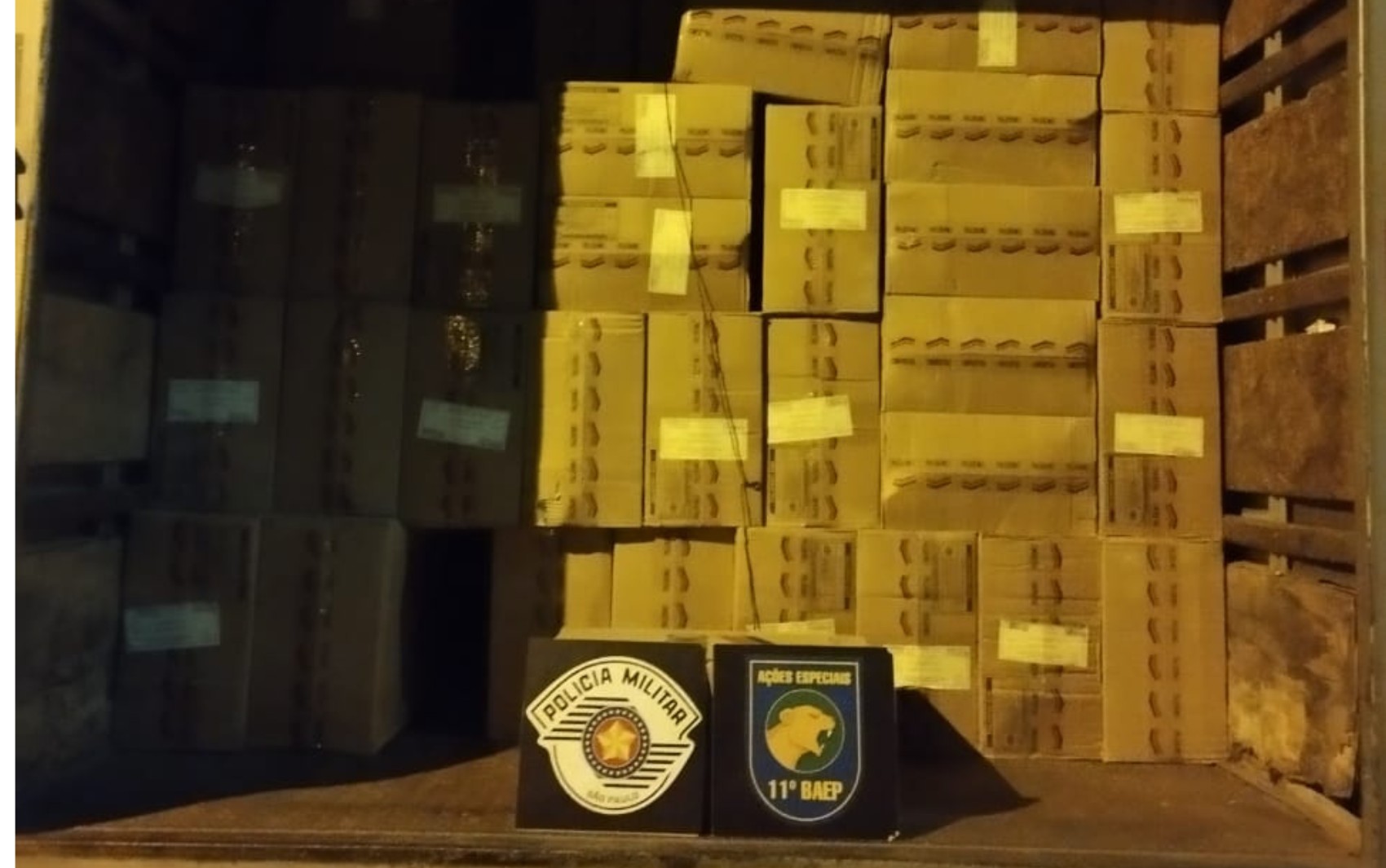 Dupla é presa com 325 caixas de cigarros contrabandeados do Paraguai em Barretos, SP