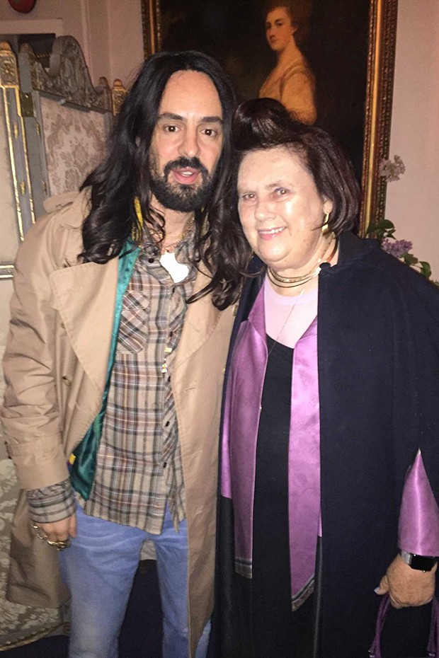 Alessandro Michele, Creative Director of Gucci, with Suzy Menkes at the Gucci Cruise 2017 show at Westminster Abbey in London (Foto: @SuzyMenkesVogue)