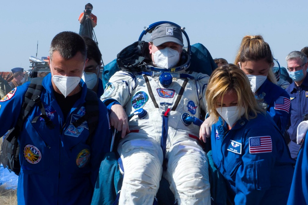 Astronauta americana, Kathleen Rubins, volta à Terra após sete meses no espaço em 17 de abril de 2021 — Foto: Irina Spector/GCTC/Roscosmos/Reuters