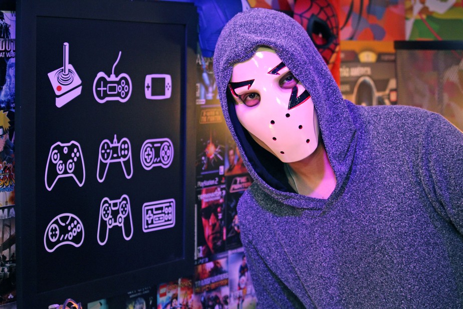 Conheça Zangado, o youtuber com mais de 3 milhões de fãs | Bastidores ...