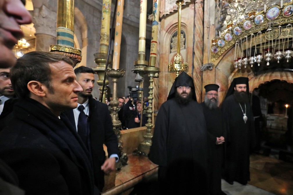 Presidente da França, Emmanuel Macron, também visitou igreja do Santo Sepulcro em Jerusalém nesta quarta-feira (22) — Foto: Ludovic Marin/AFP