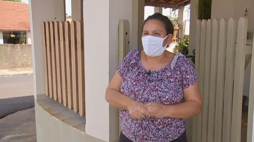 Simone Aparecida foi surpreendida por onça em Cerqueira César (SP) — Foto: Reprodução/TV TEM