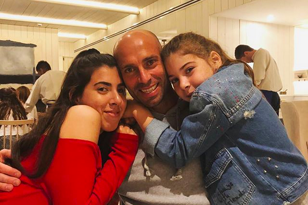 O goleiro argentino Willy Caballero com as filhas (Foto: Instagram)