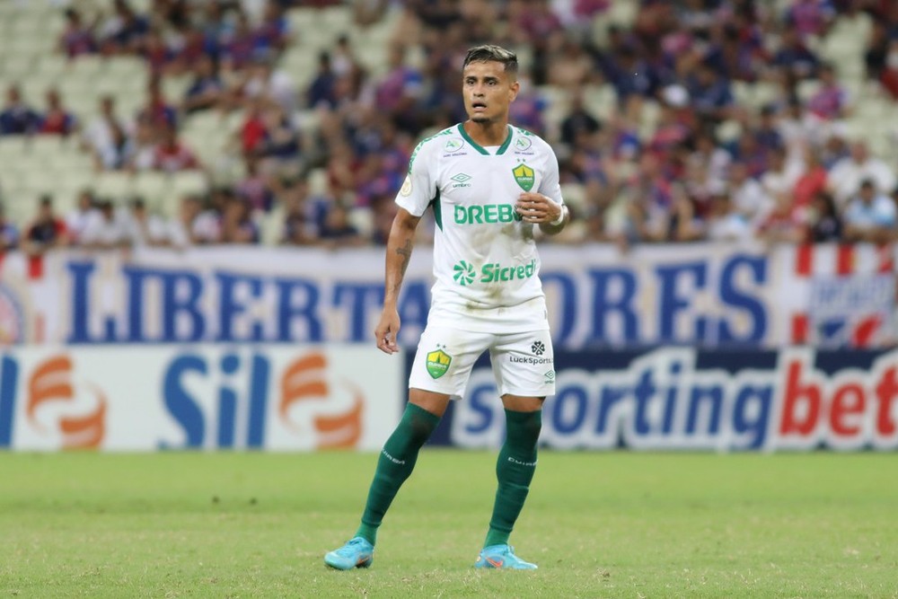 Dispensado pelo Cuiabá, Everton aguarda liberação do Grêmio para assinar com a Ponte Preta