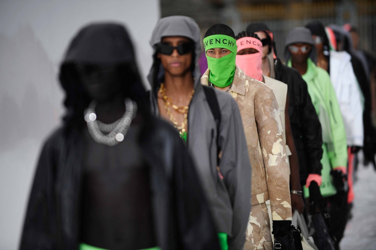 Givenchy aposta em capuzes e galochas futuristas para os homens |  Moda e beleza