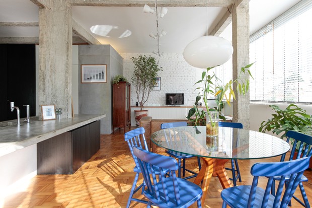 100 m² com ambientes integrados, janelas curvas e clima de casa (Foto: Marcos Caldo @marcos.caldo )