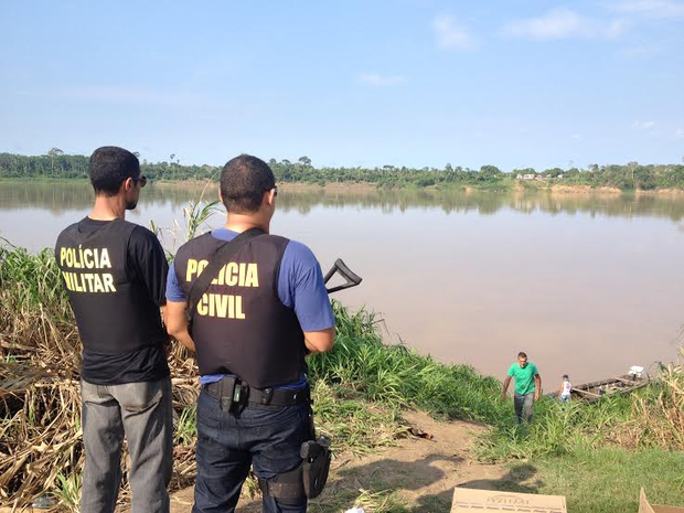 Policiais Civis e Militares brasileiros e bolivianos estão na região tentando localizar os suspeitos e o arsenal que foi roubado. (Foto: Júnior Freitas/G1)