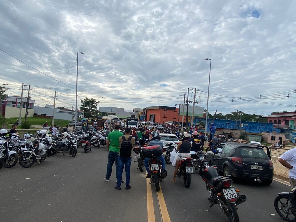 Grupo pede fiscalização de transporte clandestino — Foto: Bruno Vinicius/Rede Amazônica