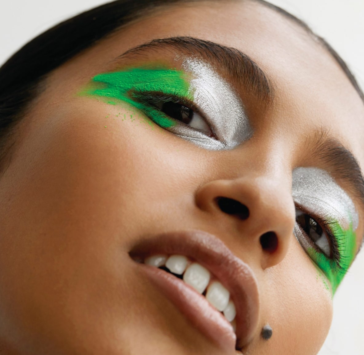 Maquiagens mais ousadas e que valorizam a beleza natural ganharão força (Foto: Pinterest / Divulgação)