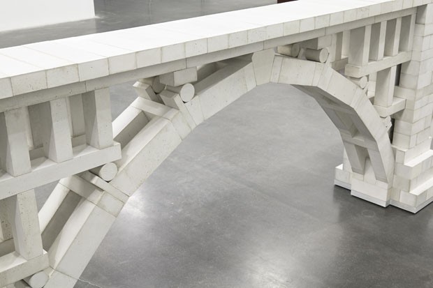 Three Arch Dry Stack Bridge, 1/4 Scale, 2013 (Foto: Benoit Pailley/ cortesia New Museum, New York)