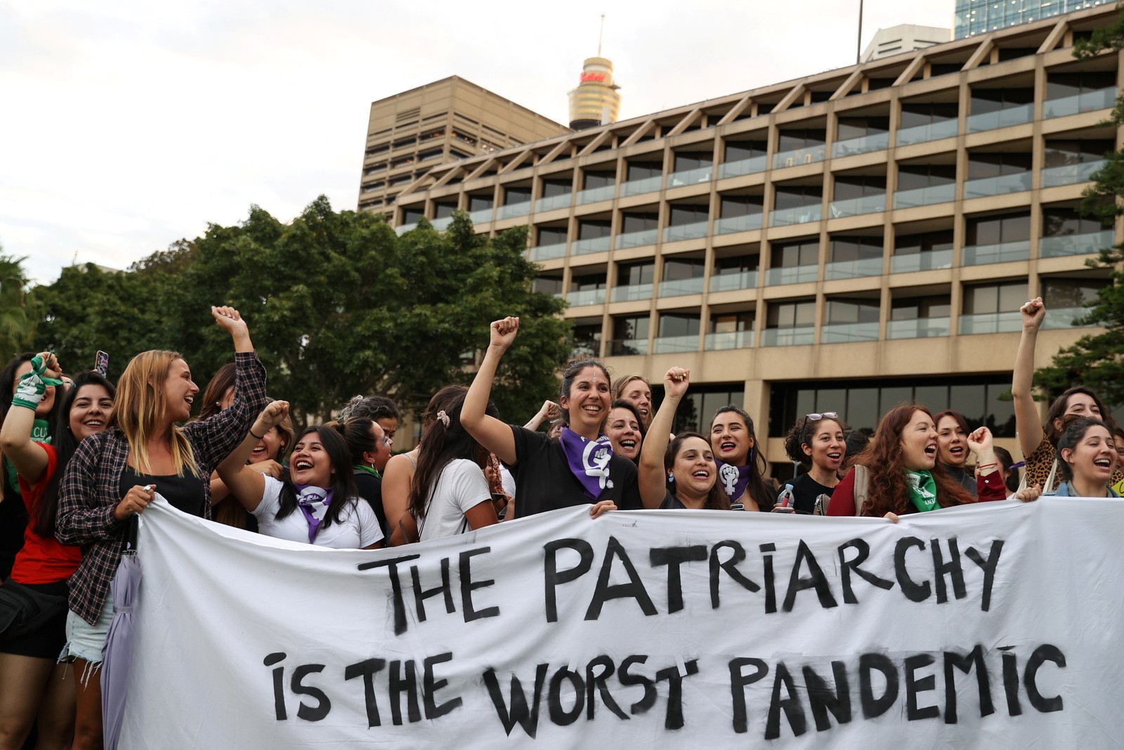 "O patriarcado é a pior pandemia", diz cartaz de mulheres que protestam em Sydney, AustráliaREUTERS