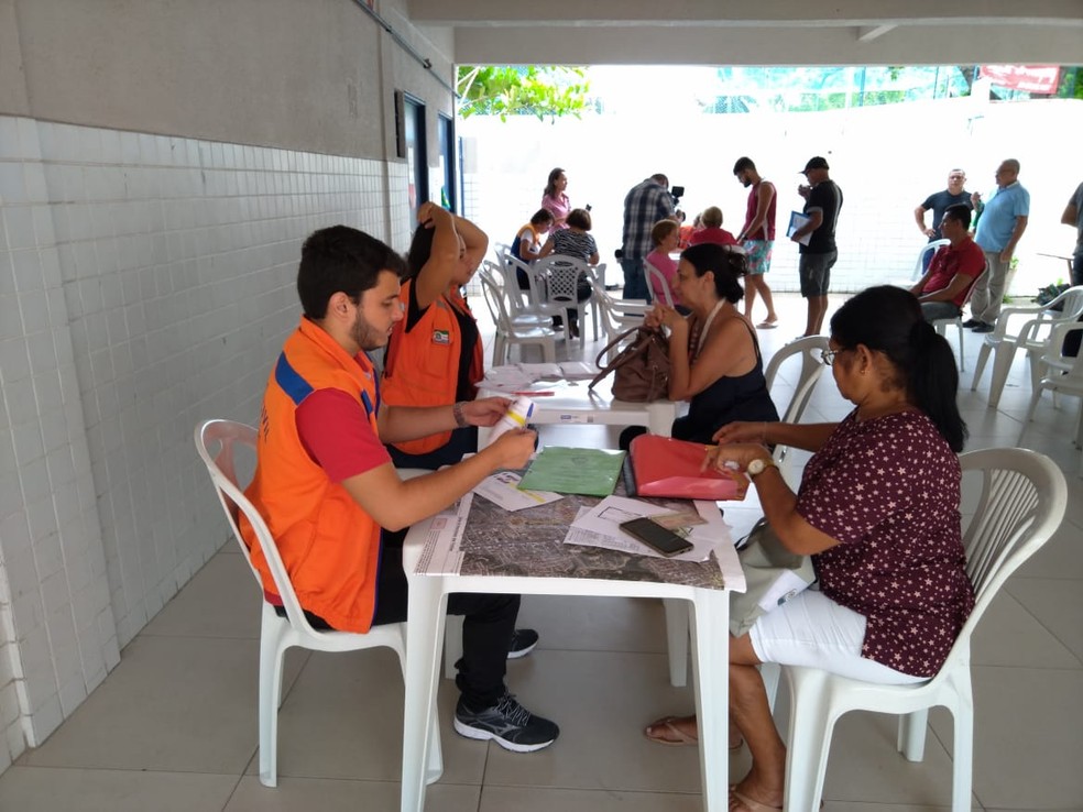 Cadastramento de moradores do Pinheiro, Maceió, que vão receber auxílio-moradia — Foto: Thamires Ribeiro/G1