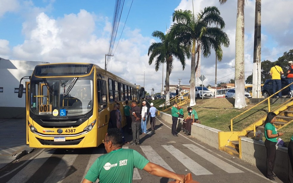 Paralisação de cerca de 900 rodoviários do transporte público da Grande  Aracaju segue pelo segundo dia | Sergipe | G1