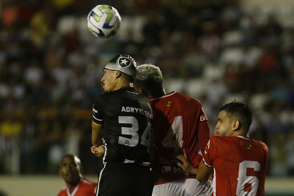 Botafogo é mais um que pode ficar de fora da competição — Foto: Vitor Silva/Botafogo