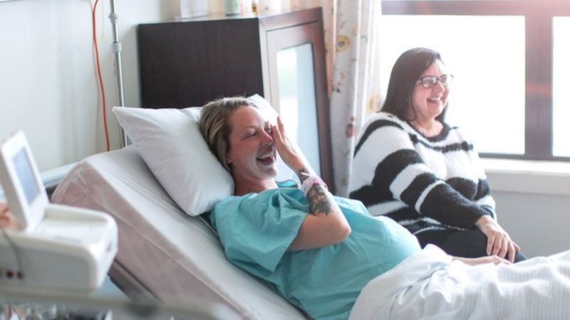 BBC A forma como o paciente e sua família lidam com a doença pode fazer diferença no resultado final do tratamento e na recuperação (Foto: Getty Images via BBC)