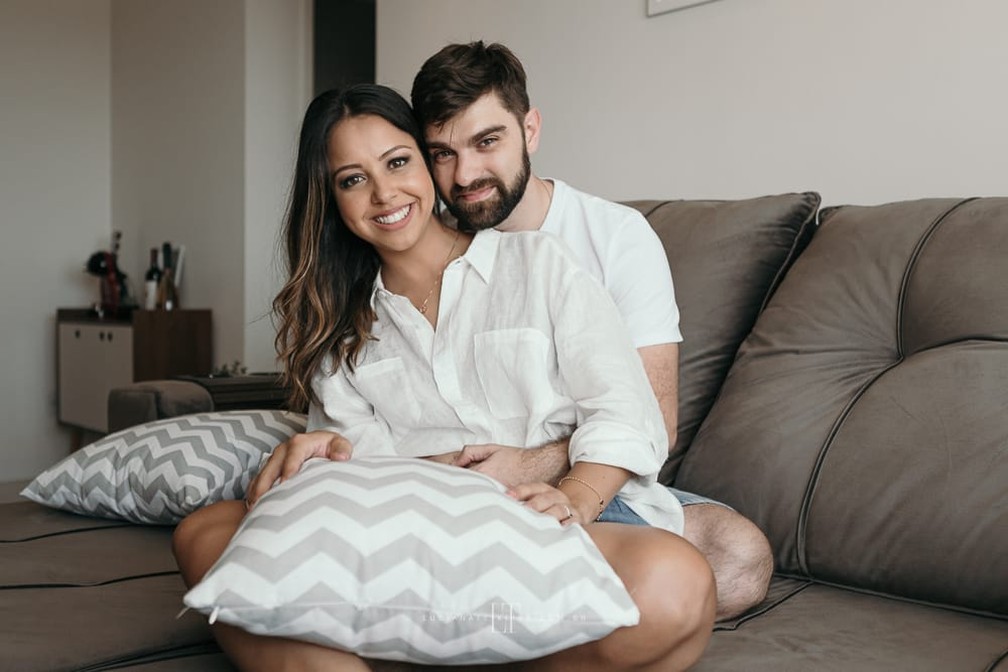 Camila Oliveira e Guilherme Porto optaram por adiar a cerimônia de casamento devido ao coronavírus — Foto: Estúdio Luciana Teixeira/Arquivo Pessoal