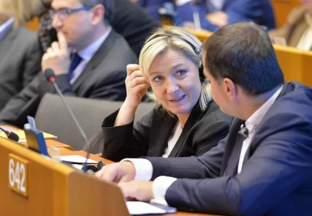 Marine Le Pen deixou o Parlamento Europeu em 2017 para assumir um papel como parlamentar na França (Foto: GETTY IMAGES (via BBC))