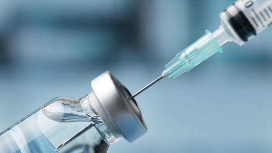 Vacina para câncer com tecnologia de imunizante da Covid-19 pode ficar pronta ainda neste ano