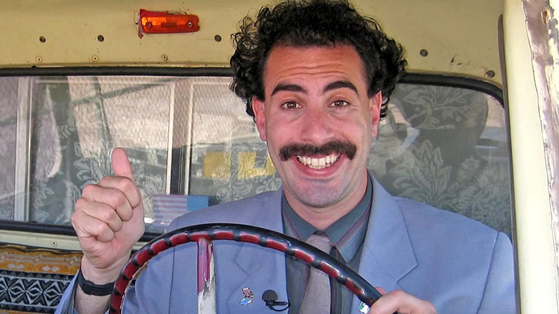 Sacha Baron Cohen como o personagem Borat (Foto: Divulgação)