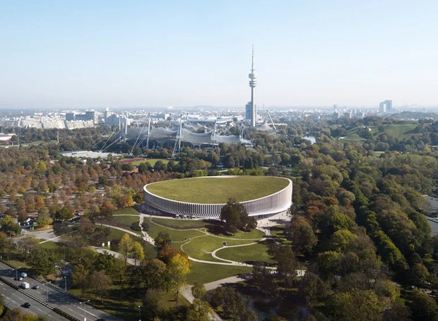 Localizado no parque olímpico de Munique, o telhado verde se mescla à paisagem (Foto: Desingboom/ Reprodução)