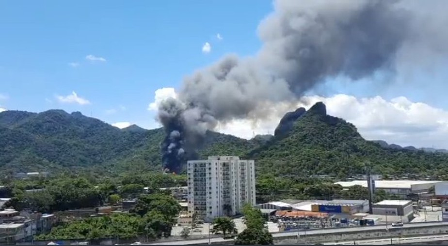 Incêndio atinge cidade cenográfica nos Estúdios Globo, onde são gravadas as novelas da TV Globo, no Rio de Janeiro