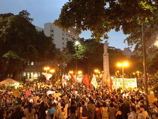 Manifestantes tomaram o Largo do Machado (Foto: Gabriel Barreira/G1)