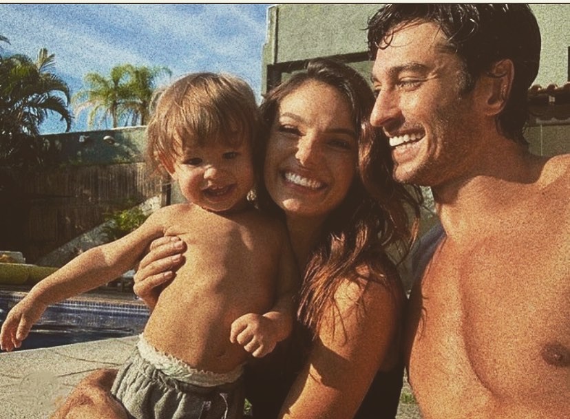 Isis Valverde e André Resende com o filho, Rael (Foto: Reprodução/Instagram)